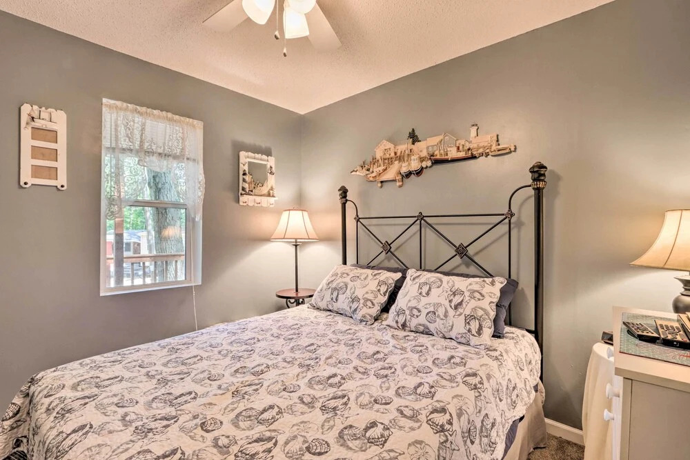 Walk to Waterfront: Osage Beach Escape!