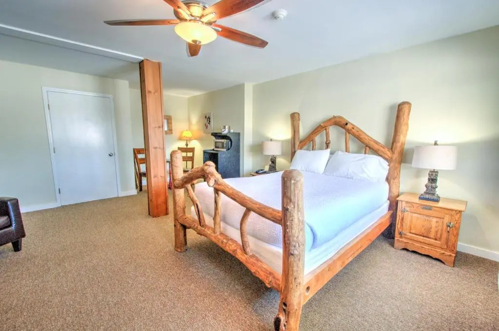 East Shore Lodging