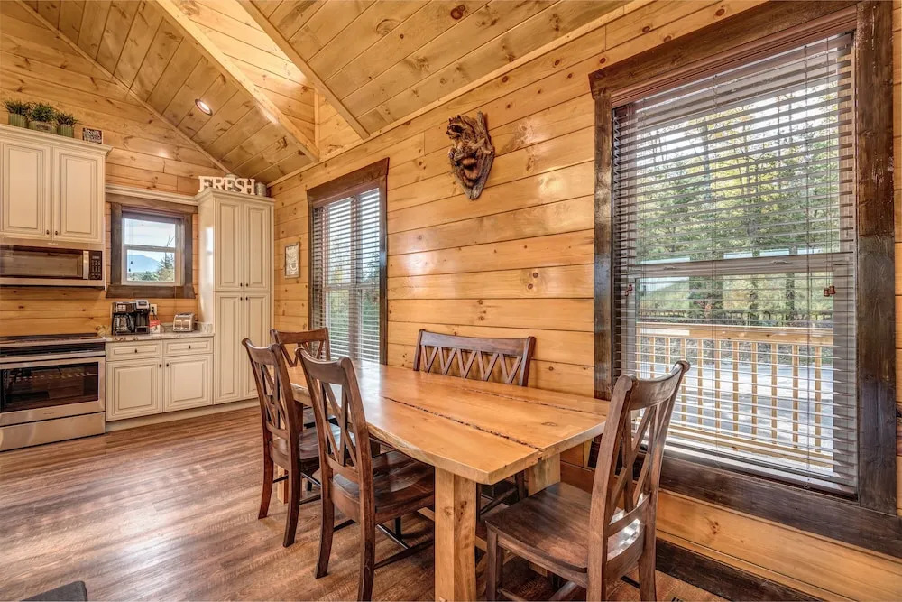 Luxe Mountain-view W/ Hot Tub 2 Bedroom Cabin