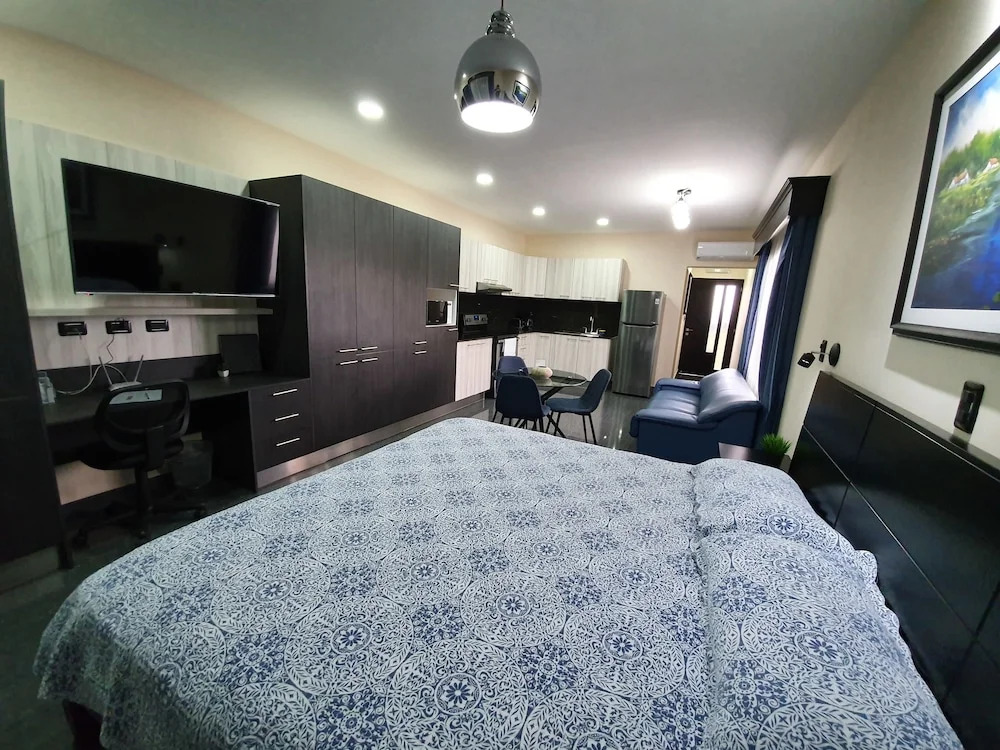 Suites Merlyn Aeropuerto