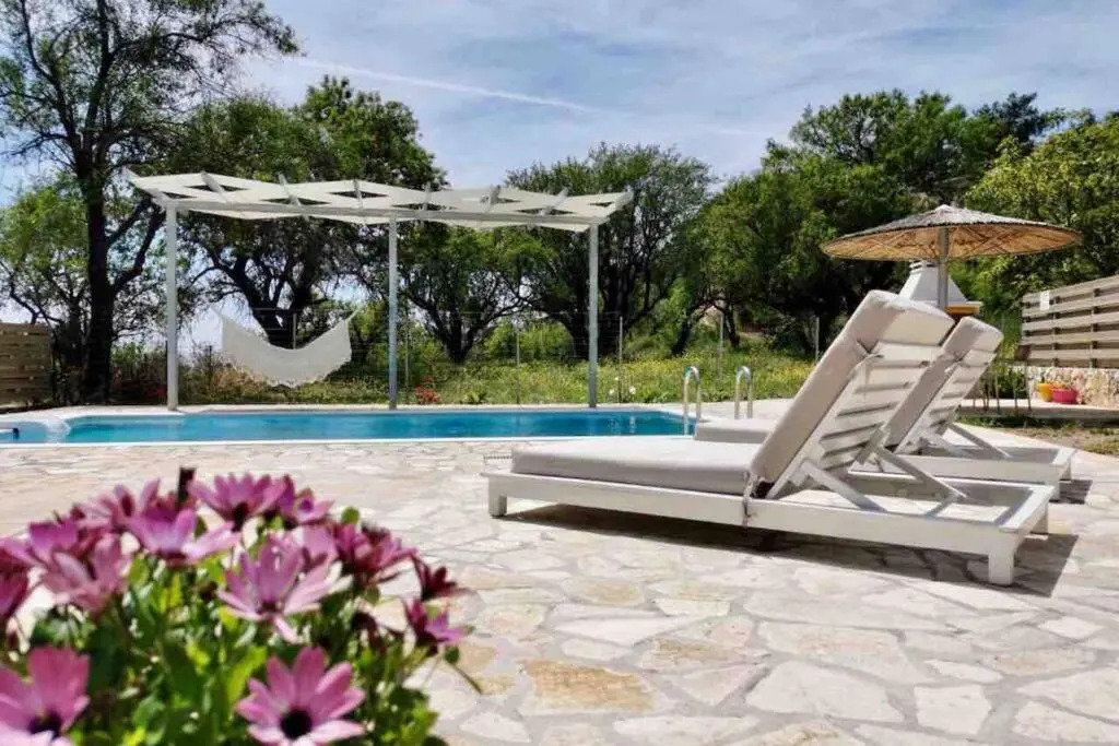 Sea Breeze Apartments - n.1 with private pool