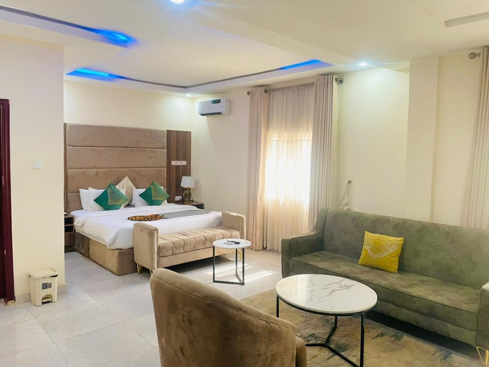 Stallion Luxury Suites