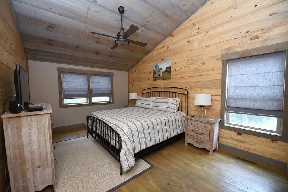 Chic on the Creek by Escape to Blue Ridge