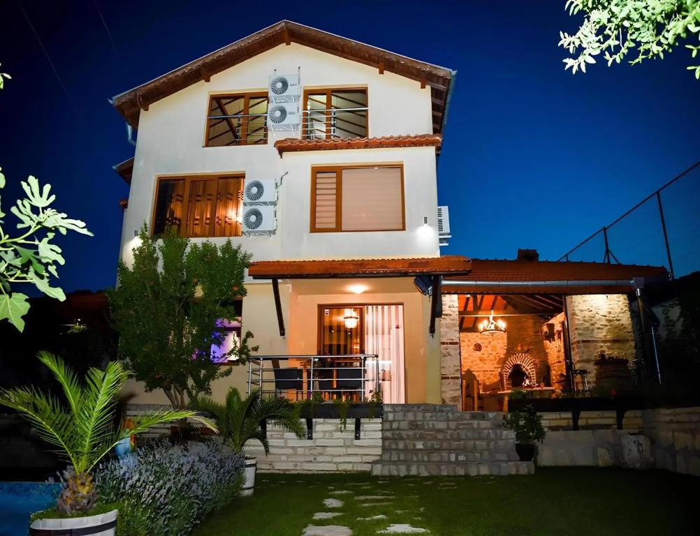 Villa Komitata-Pool and Jacuzzi