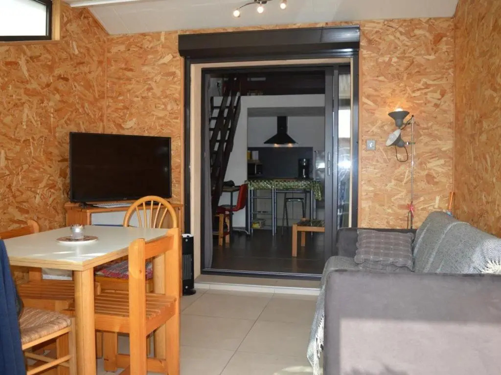 Maison climatisée 2 pièces/mez, 5 couchages, proche port et plage, parking, véranda, terrasse, animaux OK - FR-1-225D-110