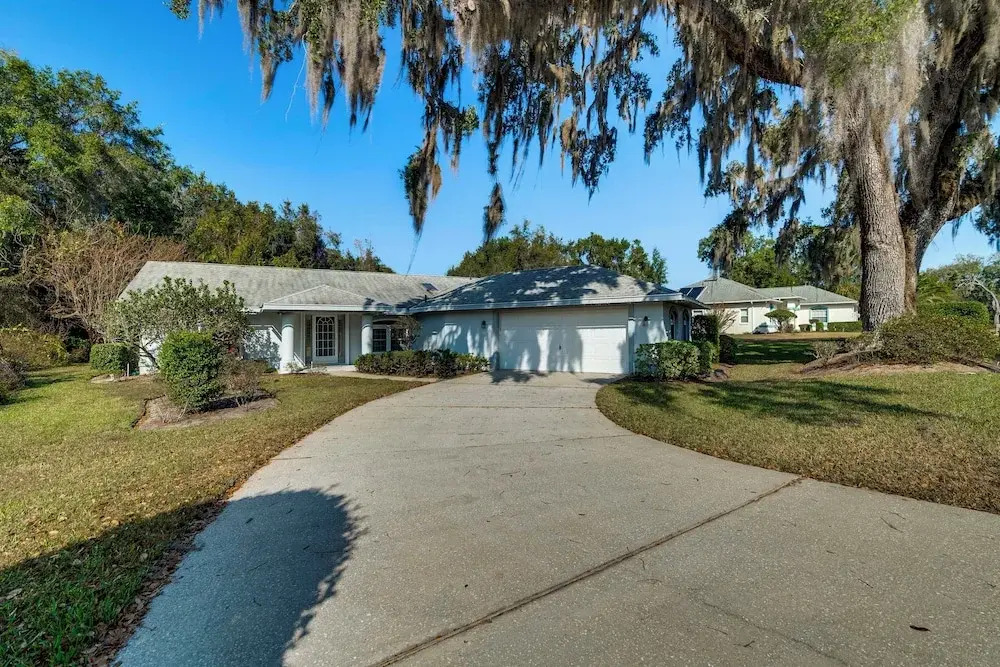 Suntan, Splash & Score: Family Home in Hernando