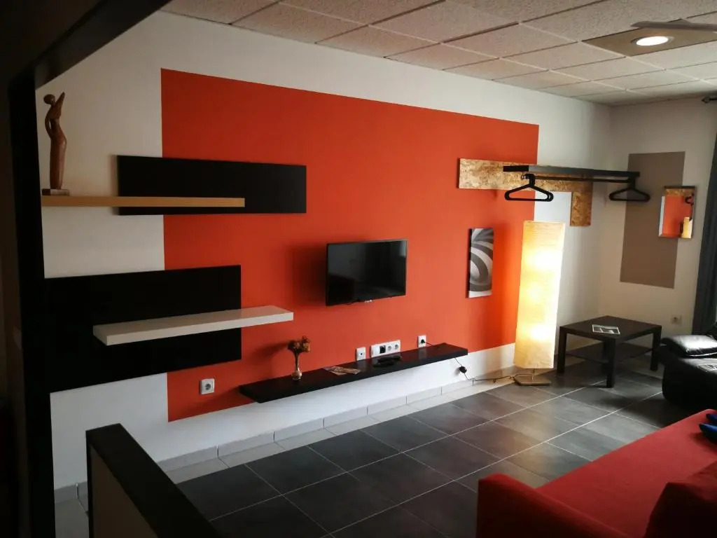 1V - Luxury Apartment Near Beach