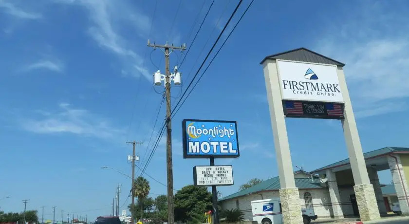 Moonlight Inn