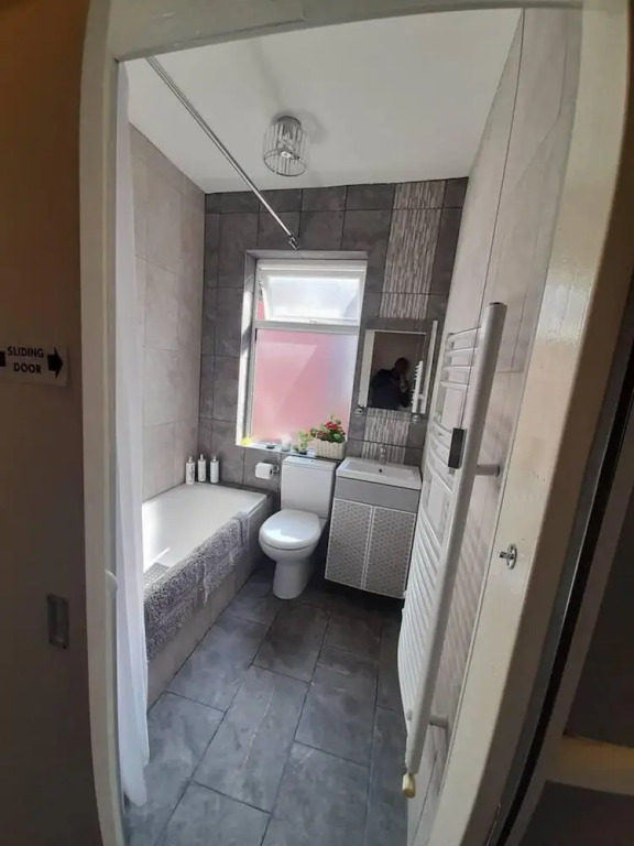 Stylish 4 bed House - 15 min to Manchester Centre