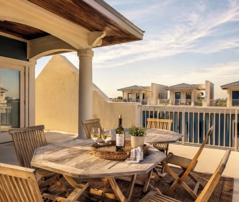Santa Rosa Beach Haven w/ Rooftop + Pool Access