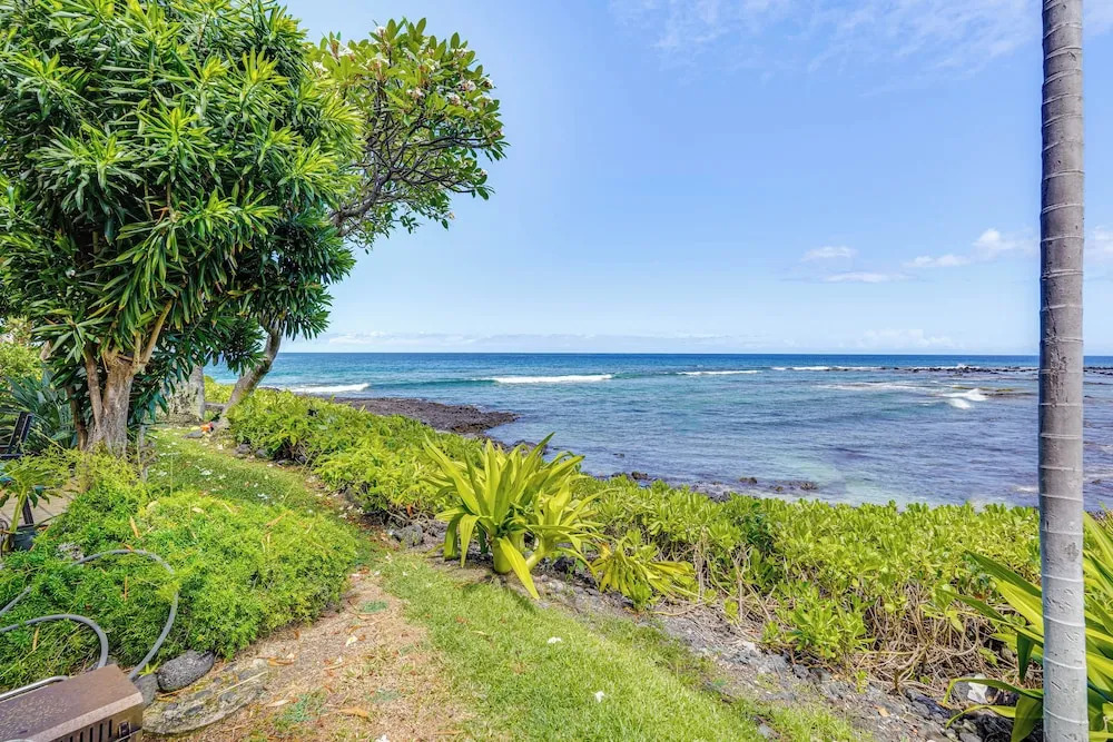 Ultimate Oceanfront Townhome w/ A/C On Kona Coast