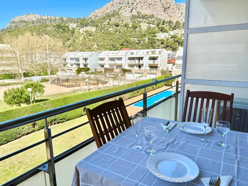 NEW! Apartamento con piscina y balcón a 2 minutos de la playa. WI-FI
