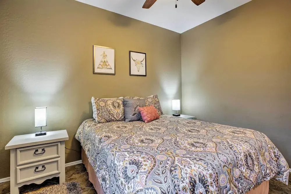 Family Home w/ Pool, BBQ & Fire Pit in Goodyear