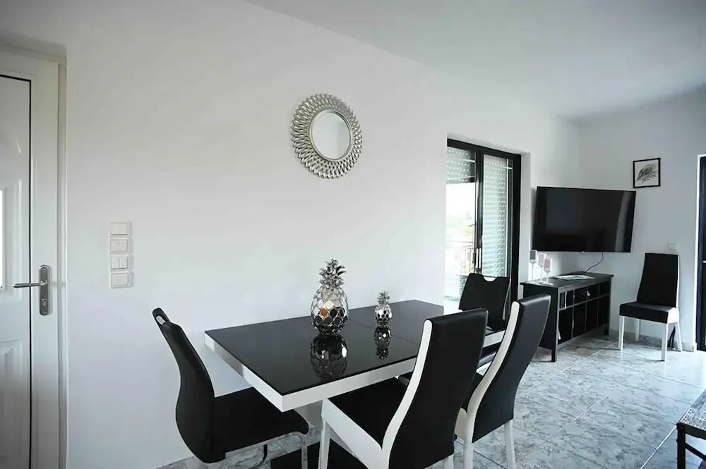 Cozy Home in Eretria