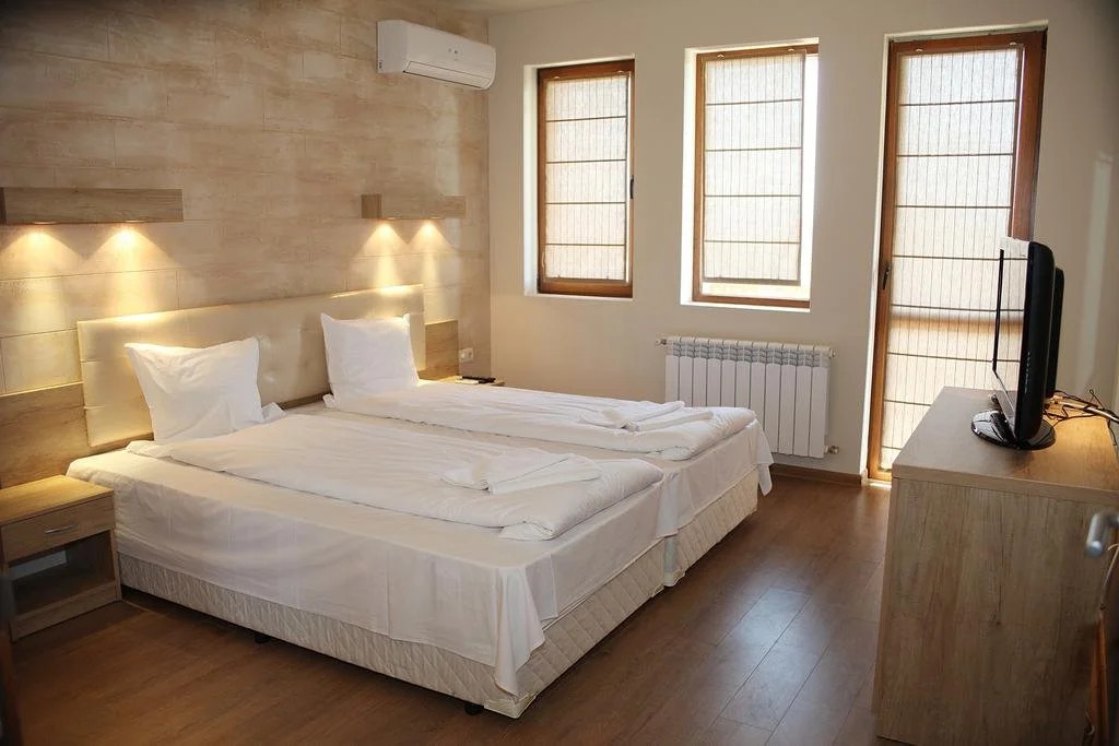 Raya Guest House