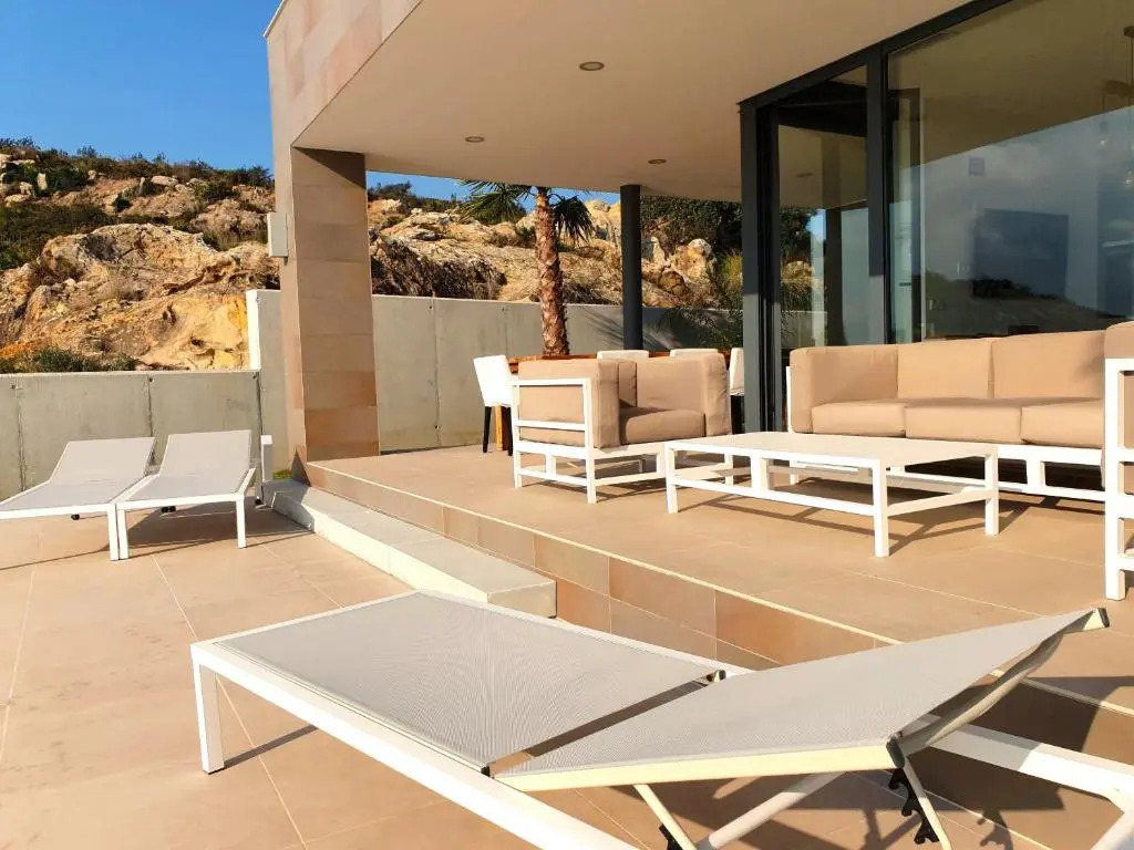 2260-Luxury villa with private pool and seaview
