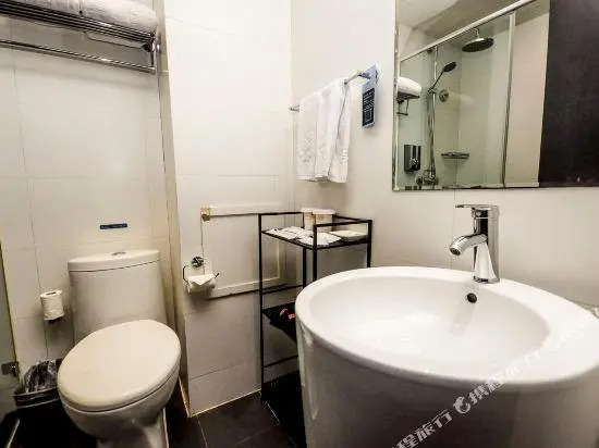 Orange Hotel (Qinhuangdao Heping Street)