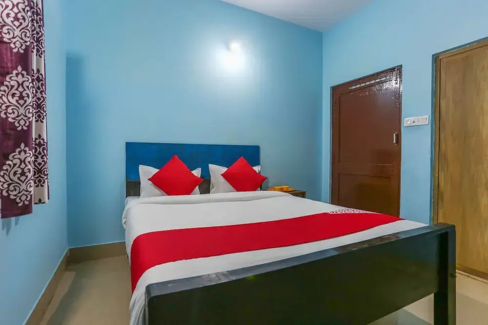 Royal Blues by OYO Rooms