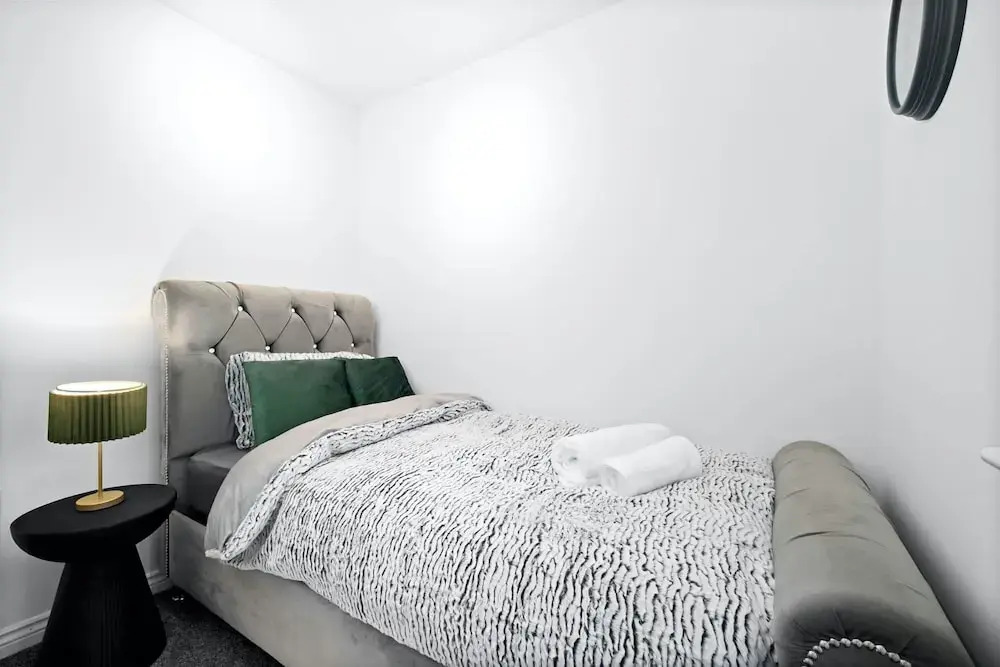 House - Sleeps 6, Garden & Free Parking