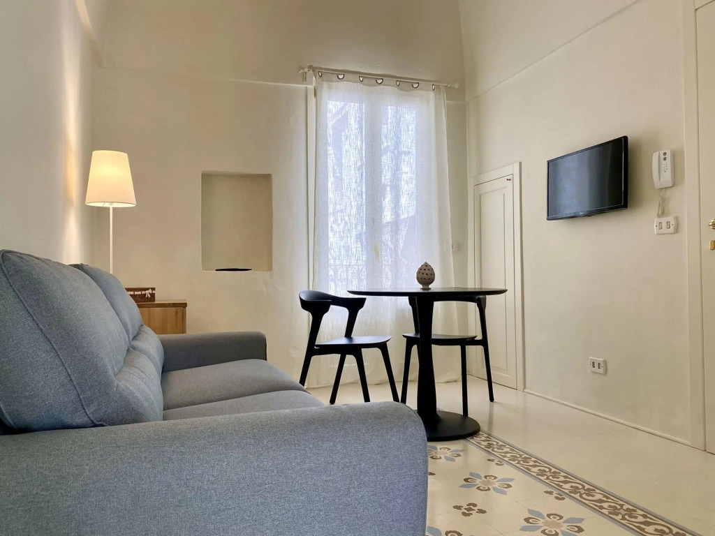2 people, 1 bathroom, suitable for couples, terrace, central location-Luxury by Dimore Le Murattiane