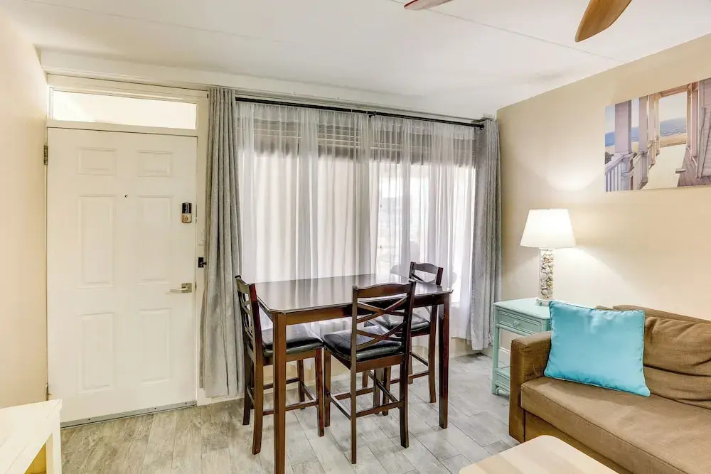 Wildwood Condo w/ Community Pool: Walk to Beach!