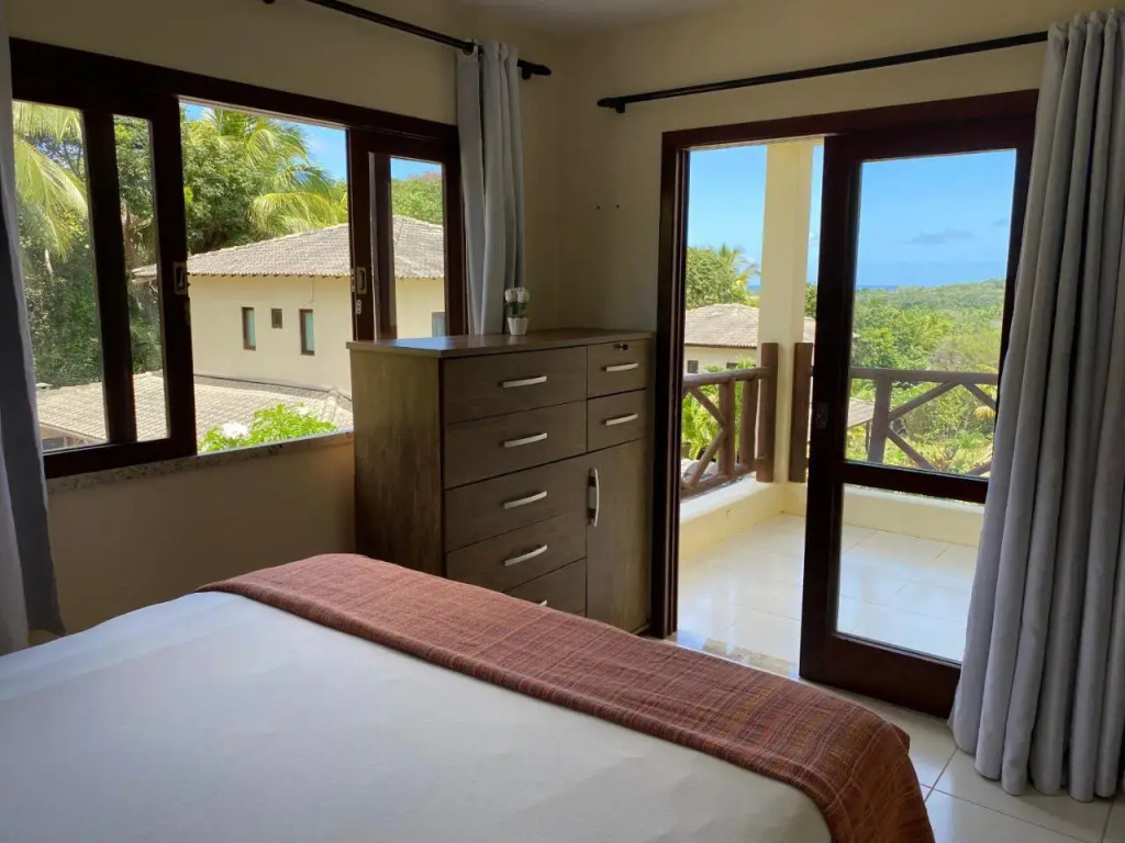 Casa 4/4 agradável com piscina e churrasqueira