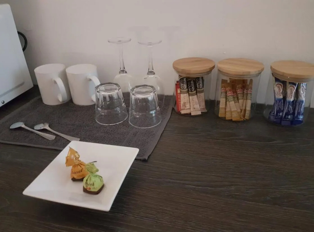 Stay at Home Airport Lodge