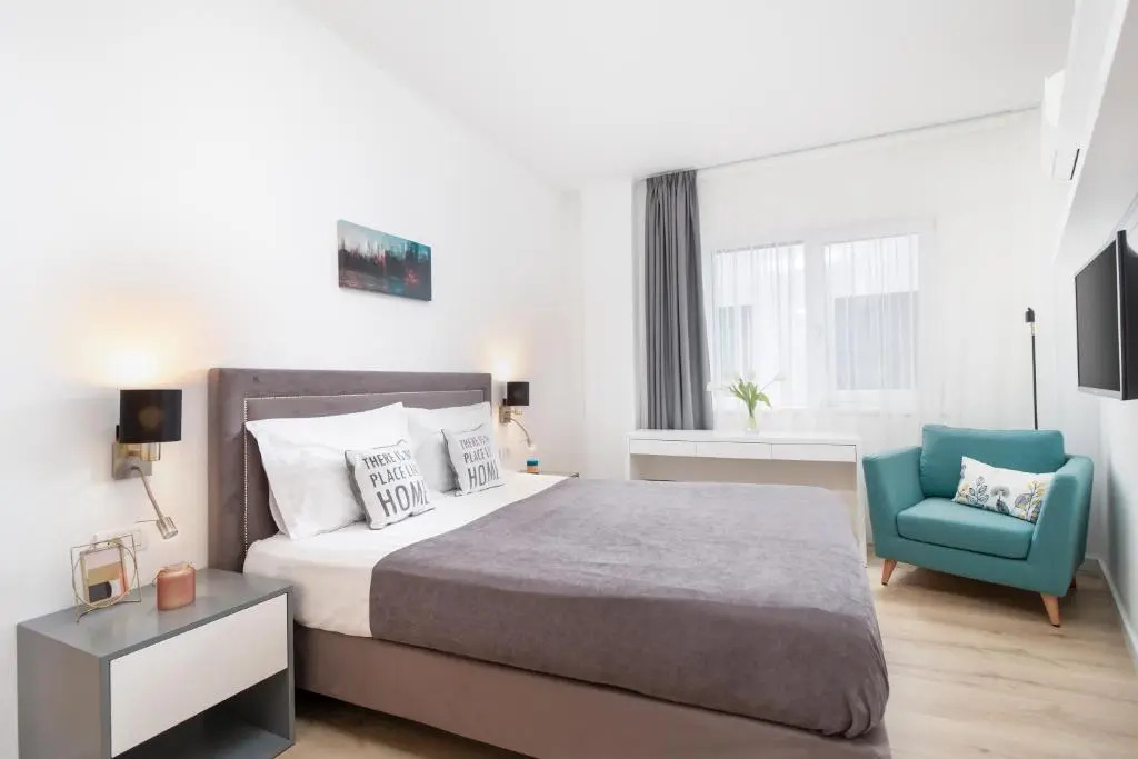 Josephine Apartment