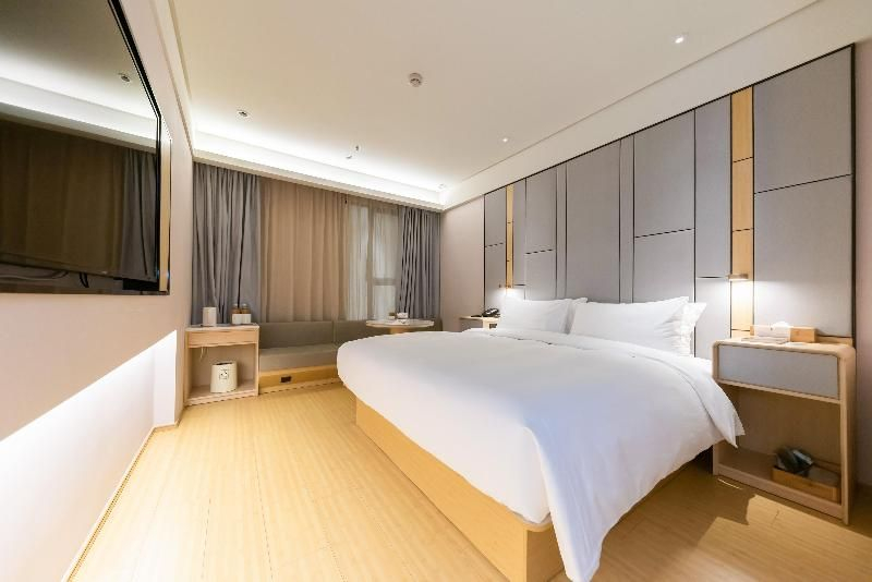 JI Hotel Shanghai Jiangning Road Subway Station