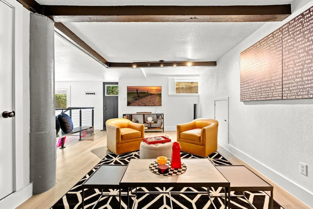 Style & Serenity - Steps Away From South Congress