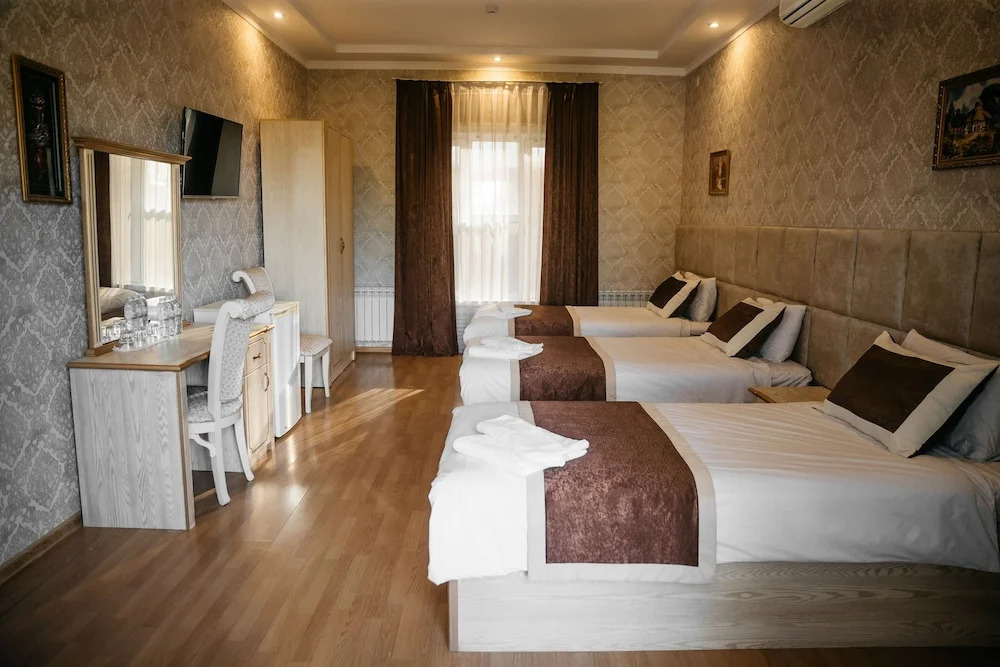 Shahlo Hotel