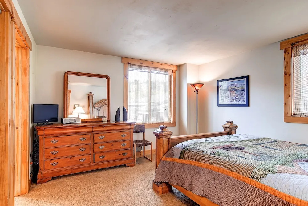 Ski Hill 32 by RedAwning
