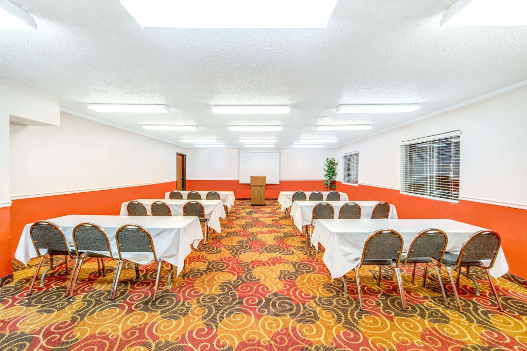 Super 8 by Wyndham McKinney/Plano Area