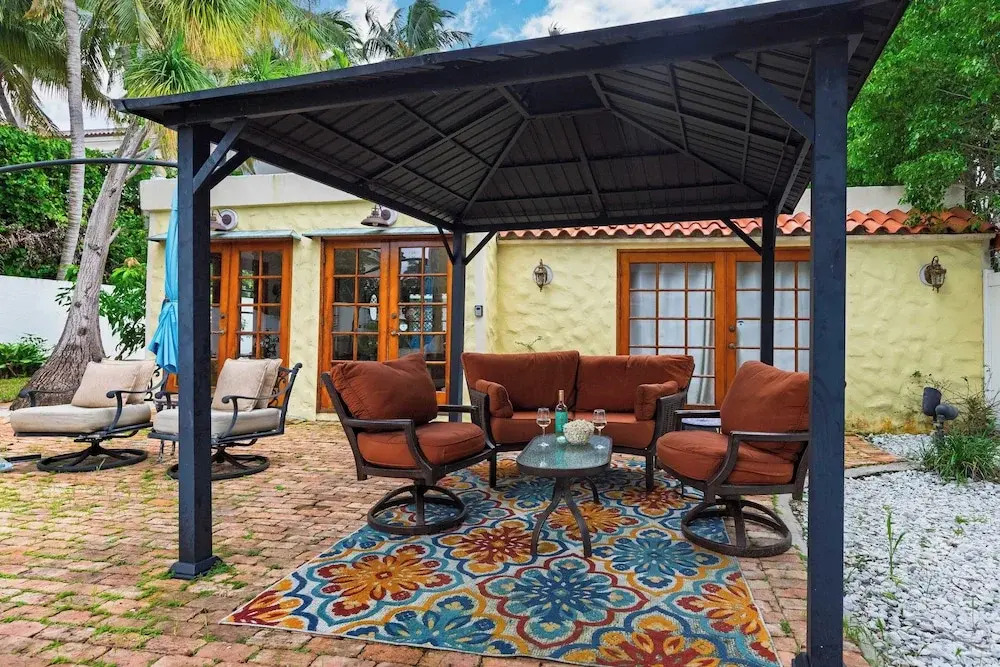 Las Olas Oasis by Avantstay Minutes to the Beach + Hot Tub