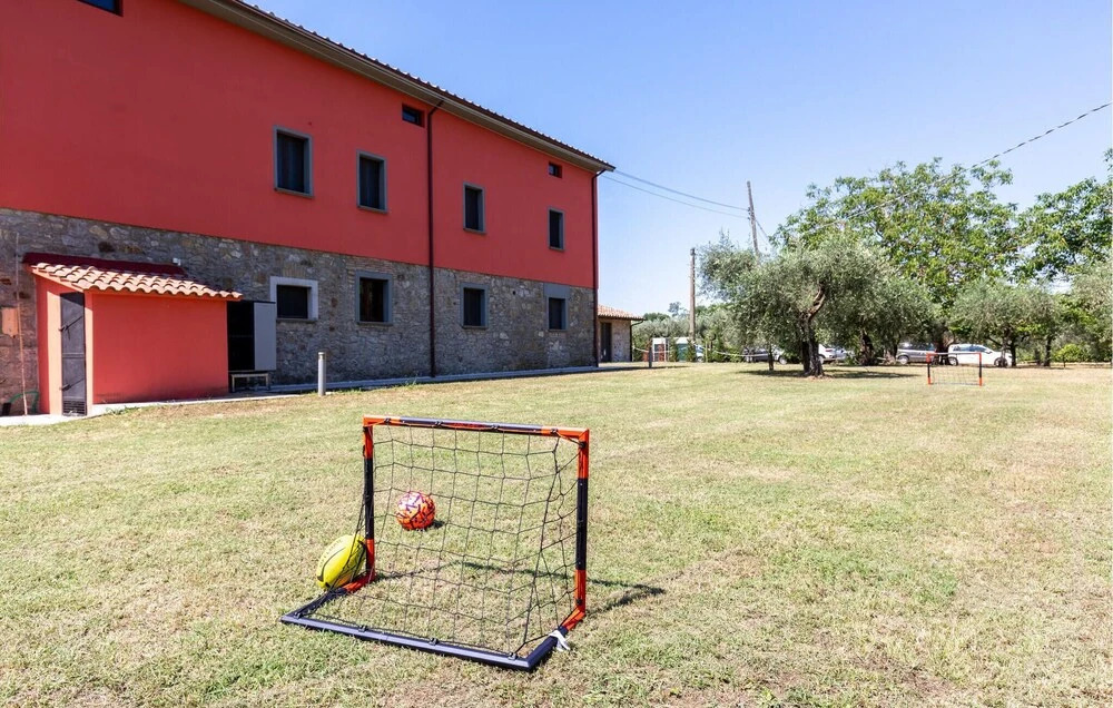 6 Bedroom Cozy Home In Passignano Sul T