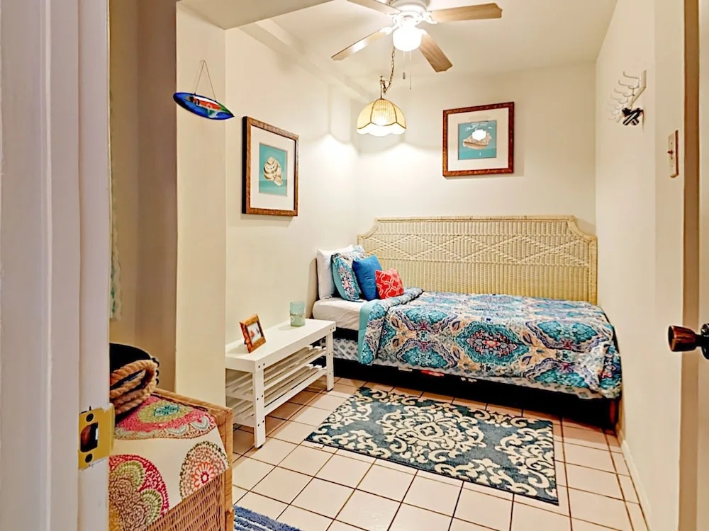 4400 Gulf Blvd Condo Unit 105
