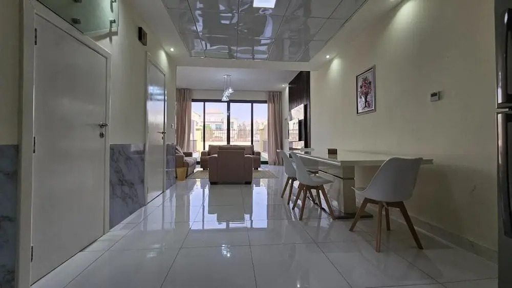 Elegant 2-Bed Villa Hall, G1