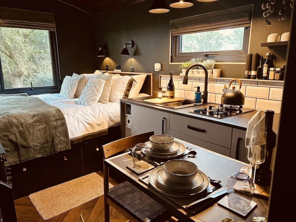 Lodge on Teign River, 1 Bed, Sleeps 2, Parking