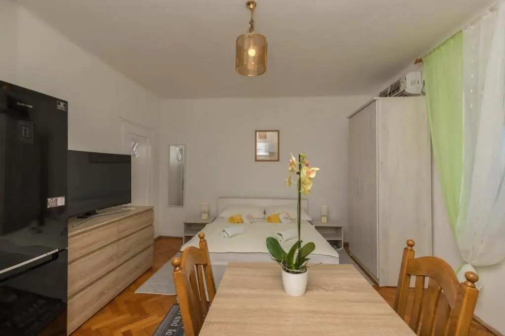 Studio Apartment Iva