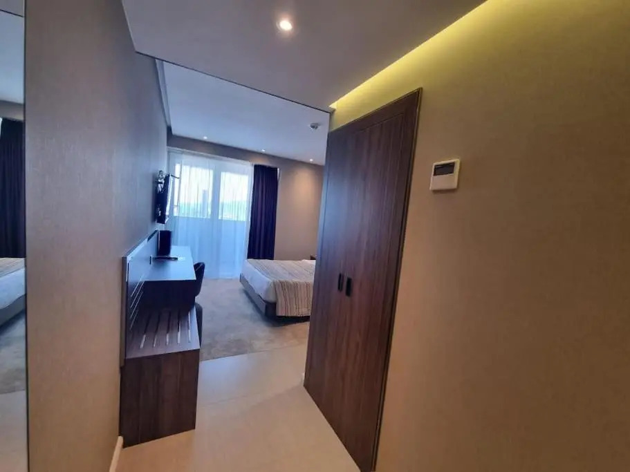 Leo Group BEST STUDIO 2509 Alliance Palace