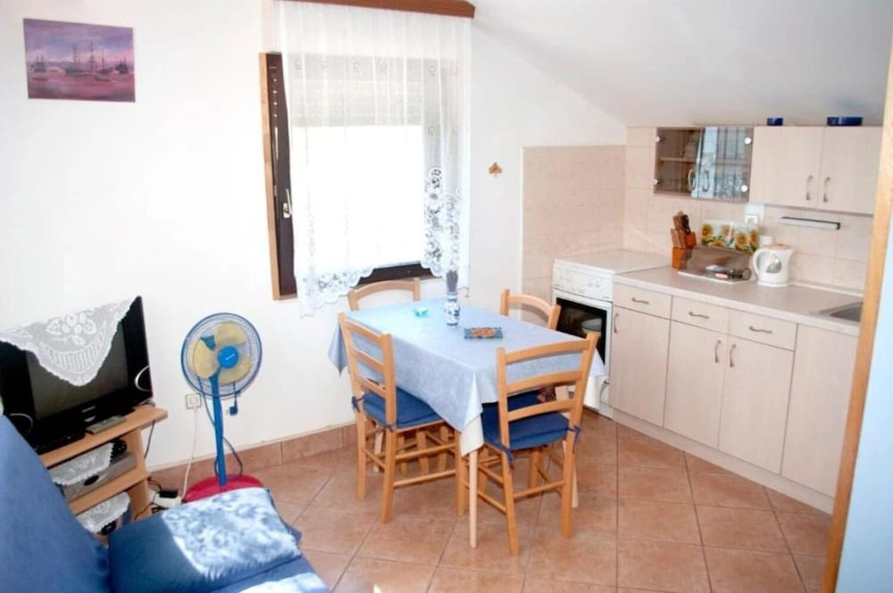 Apartment Mirni by the sea
