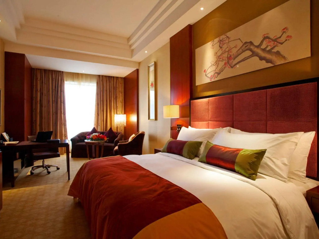 Celebrity City Hotel