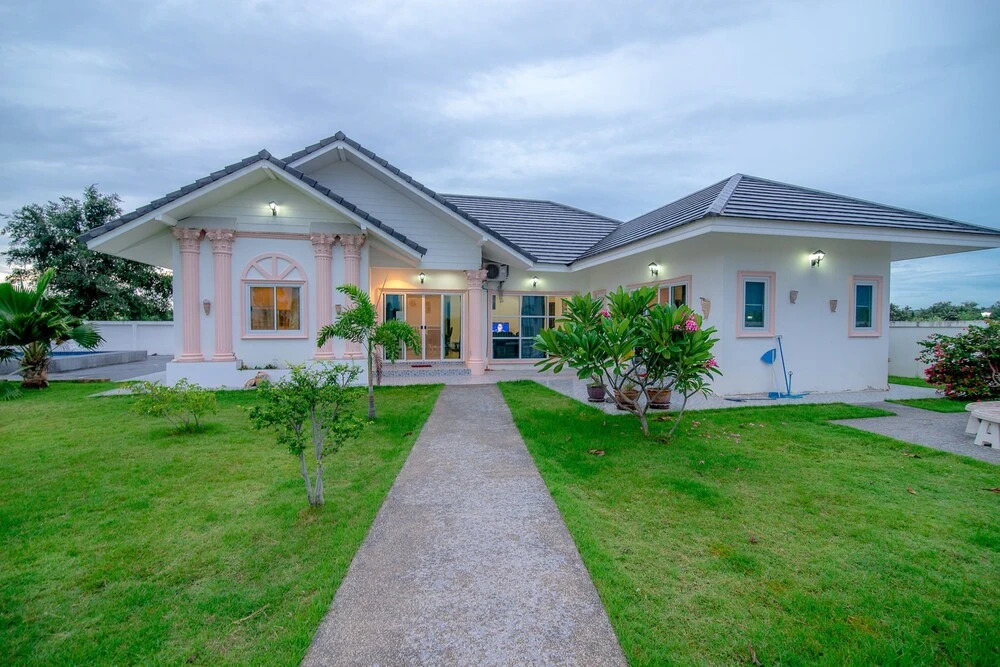 Baan Lake Hill Party Pool Villa