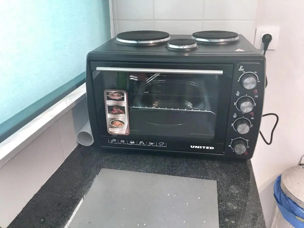 Renovated apt 100m from beach WiFi AC