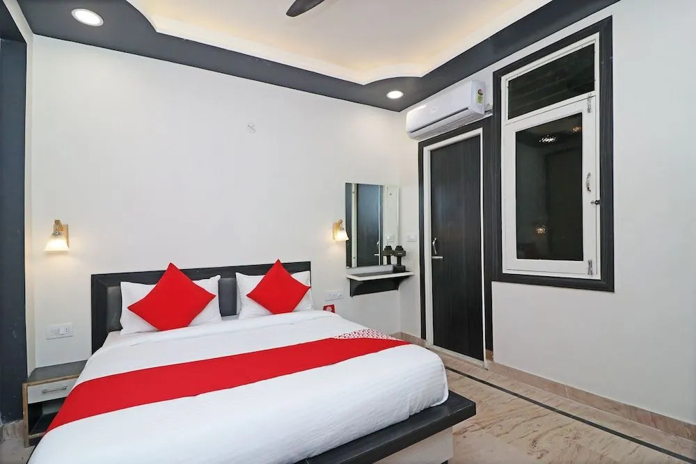 OYO 29423 03 Townhouse Inn