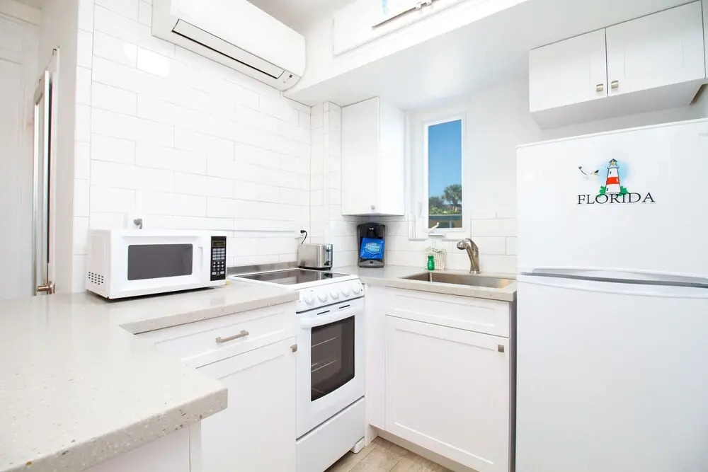 Tropic Terrace #50 - Beachfront Rental 1 Bedroom Condo by Redawning