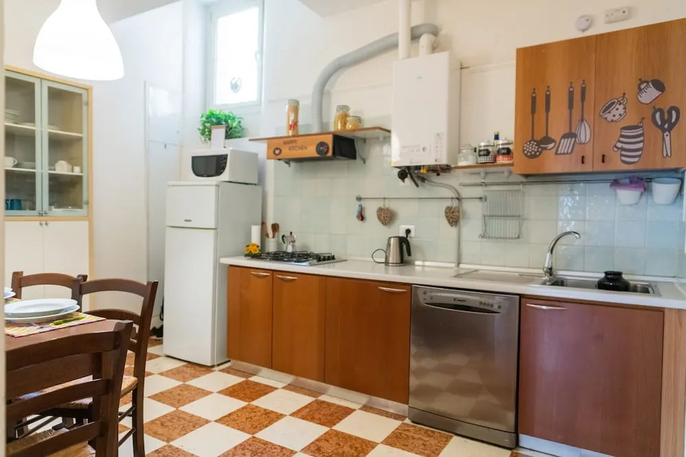 Τhe welcoming Rocchetto residence at 25m from P. Erbe