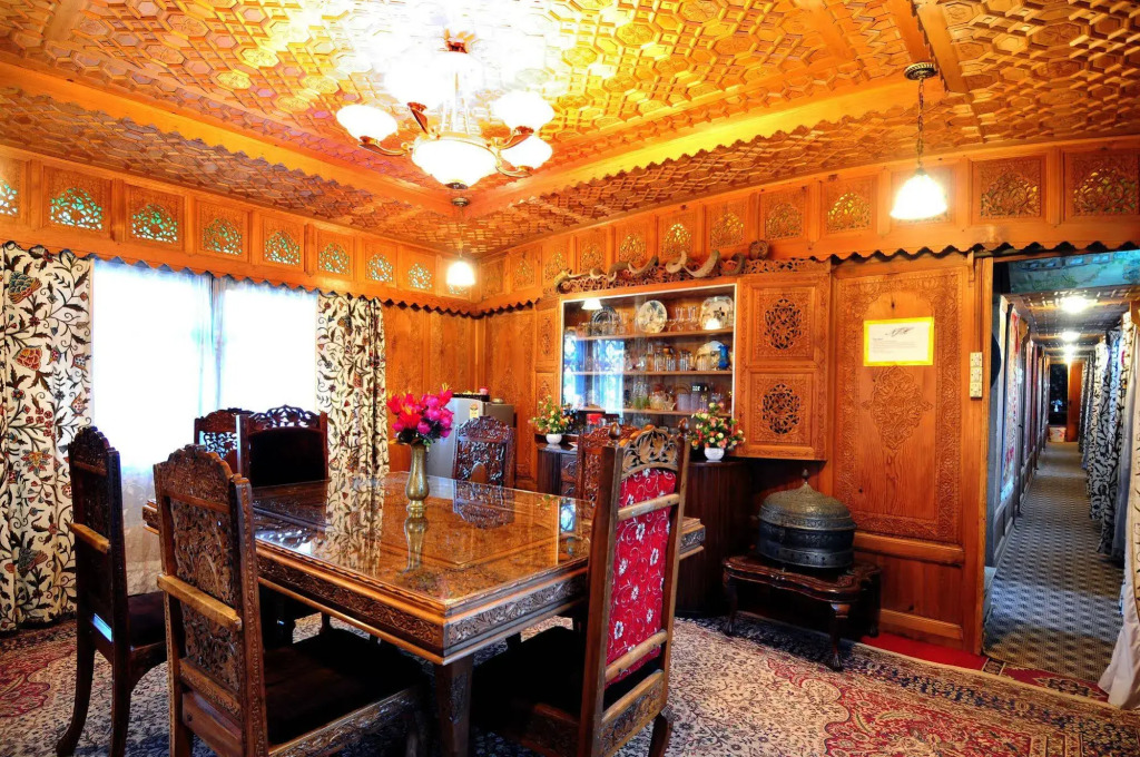 New Jacquline Heritage Houseboats