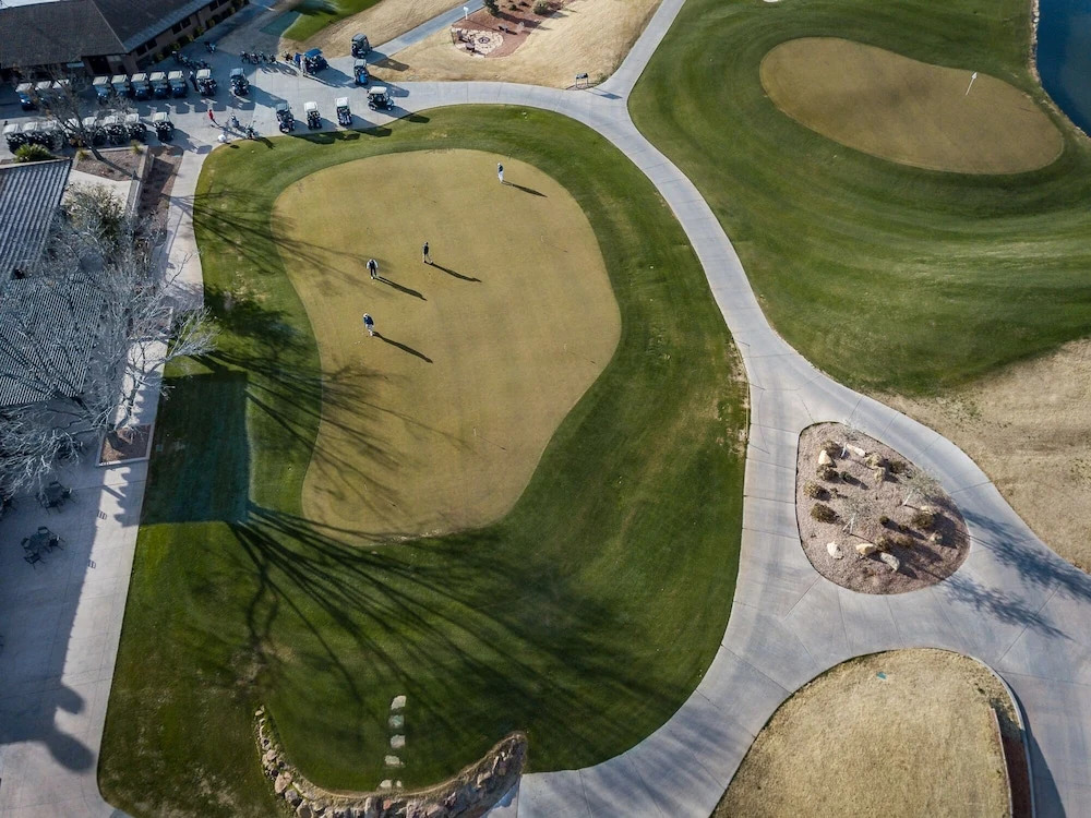 20 At Bloomington Country Club 3 Bedroom Condo by Redawning