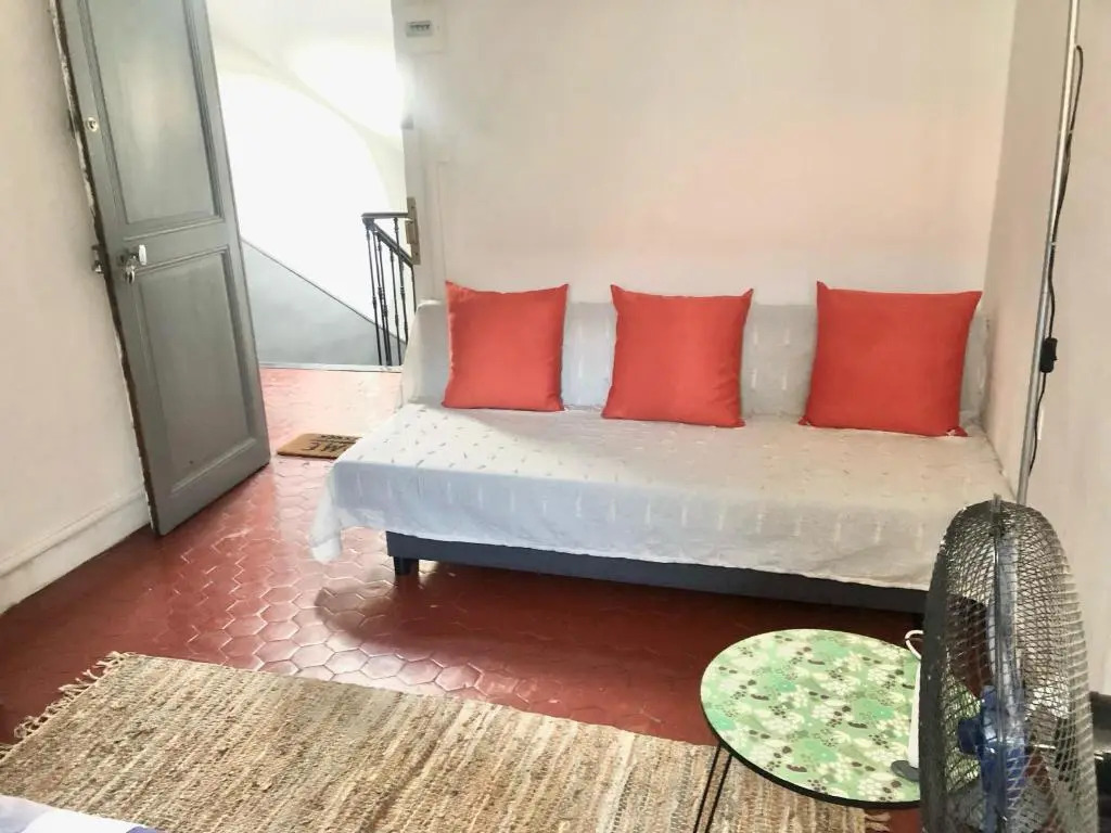 Apt 2-3 pces dans le Carre d Or a 290 m des plages